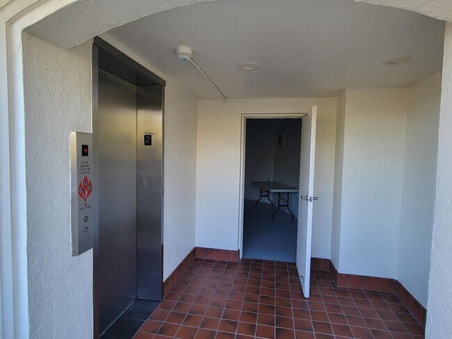 Building Photo - 2871 N Ocean Blvd