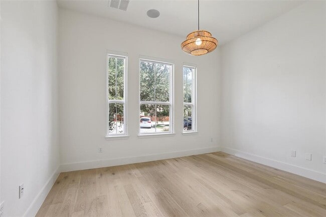 Building Photo - 4025 Lazy River Bend