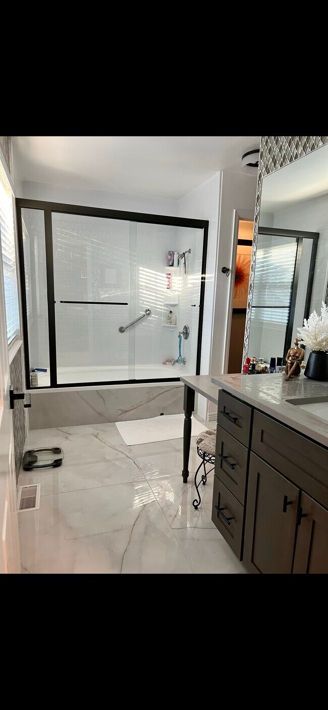 Building Photo - 13324 E Asbury Dr