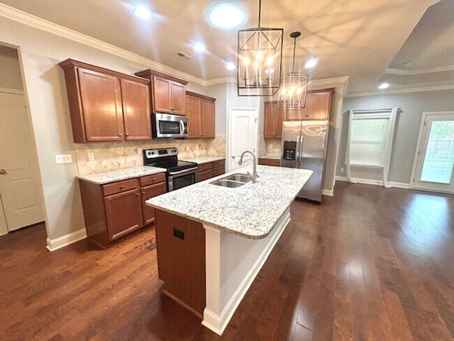 Building Photo - Spacious 4 bedroom, 3 bathroom single fami...