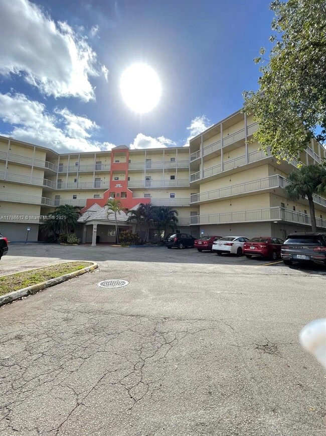 Building Photo - 8290 Lake Dr