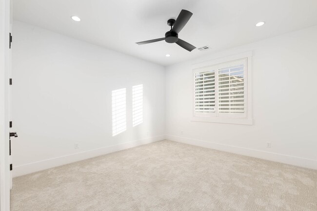 Building Photo - Gorgeous 5 bed 3.5 bath in Desert Canyons