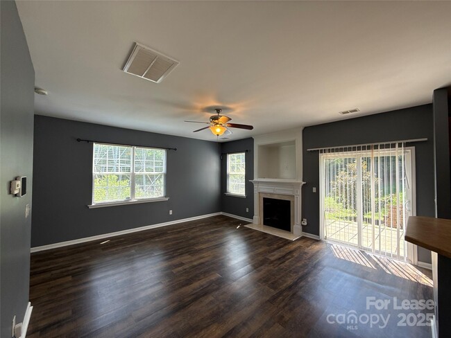 Building Photo - 4819 Abercromby St