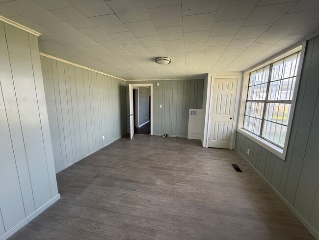 Building Photo - Renovated 5 Bedroom 2 Bath Home for Rent!