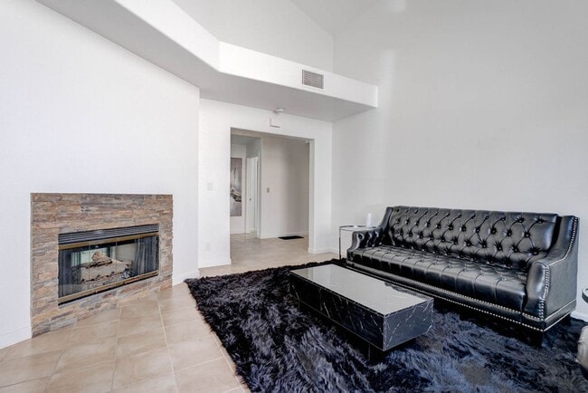 Building Photo - 3238 Brookfield Dr