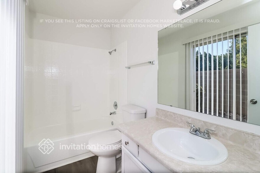 Building Photo - 5331 W Voltaire Dr