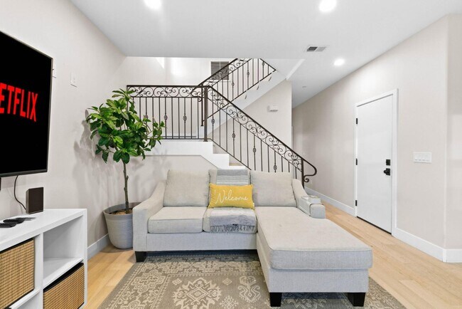 Building Photo - 5051 Savannah St