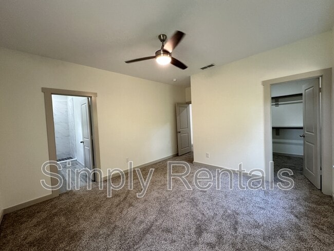 Building Photo - 107 Ross St