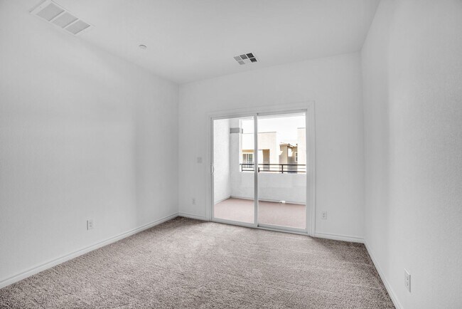 Building Photo - Stunning Home Located in the Desirable Bla...