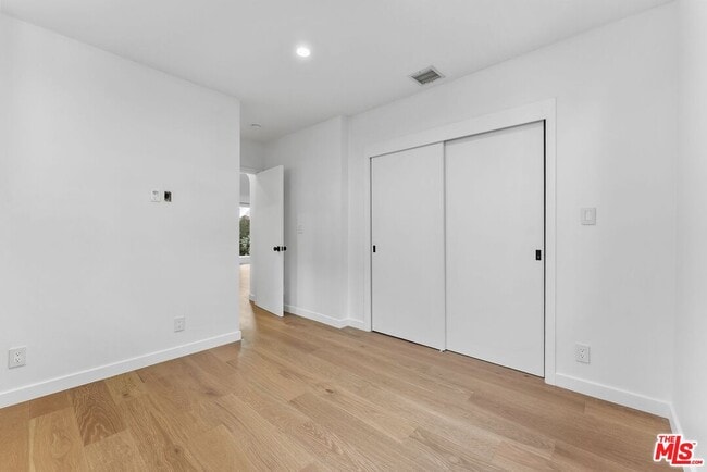 Building Photo - 8833 Ashcroft Ave