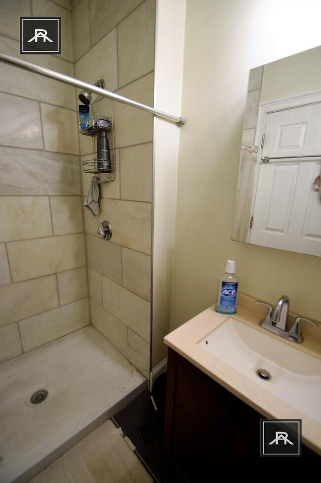 Building Photo - 3 bedroom in Medford MA 02155