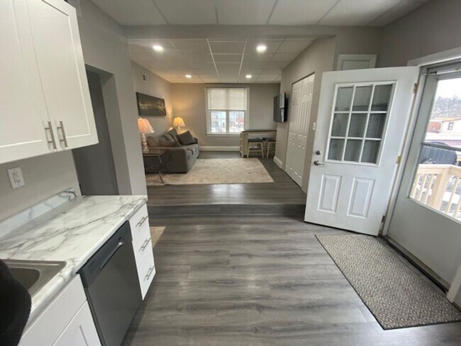 Building Photo - 2 bed/1 bath Apartment in the heart of Downtown Irwin