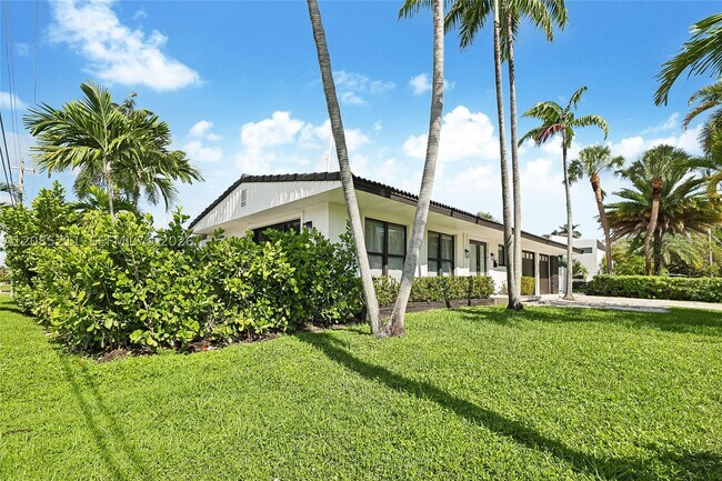 Building Photo - 536 Hibiscus Dr