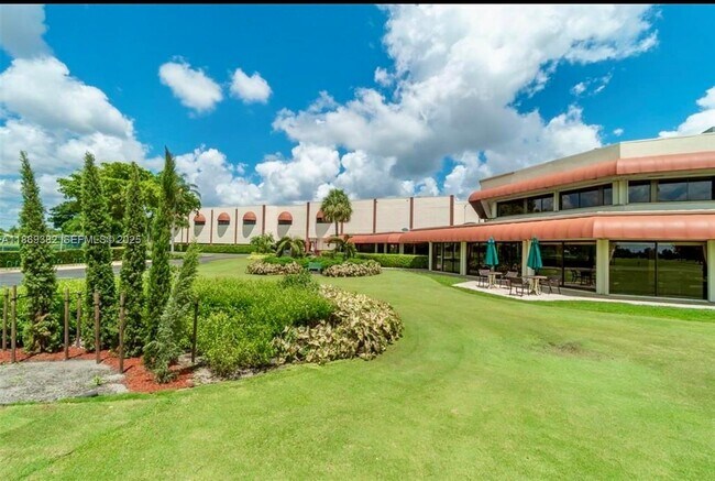 Building Photo - 671 S Hollybrook Dr