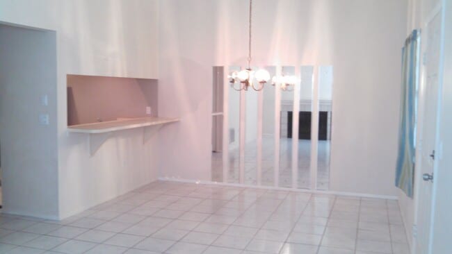 Building Photo - Charming 2 Bedroom 2 Bath Condo (Mirror Lake Condominiums)