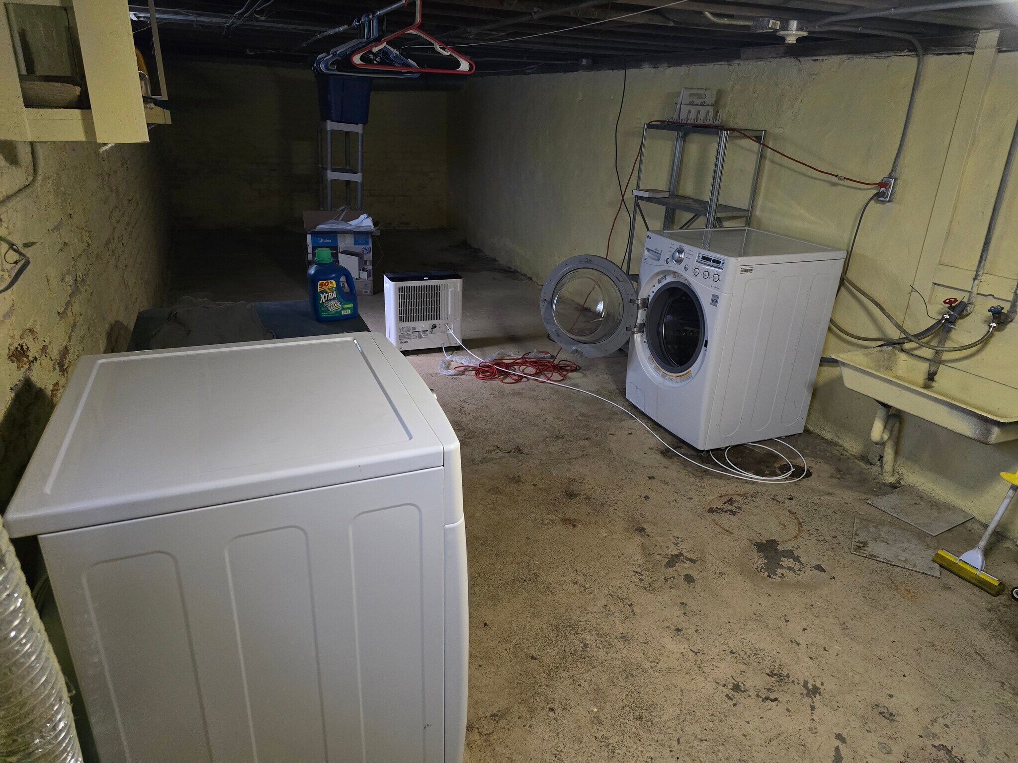 New LG "He" washer/dryer pair - 2112 Clarence Ave