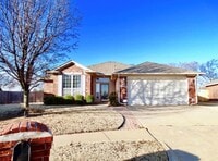 Building Photo - 3301 Buckingham Pl