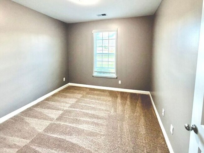 Building Photo - Now Leasing a 5 Bedroom 3 Bath Home In Olive Branch At Stateline