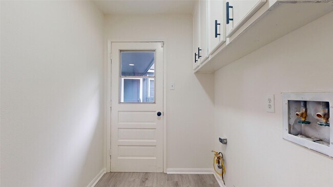 Building Photo - 811 Devonport Ln