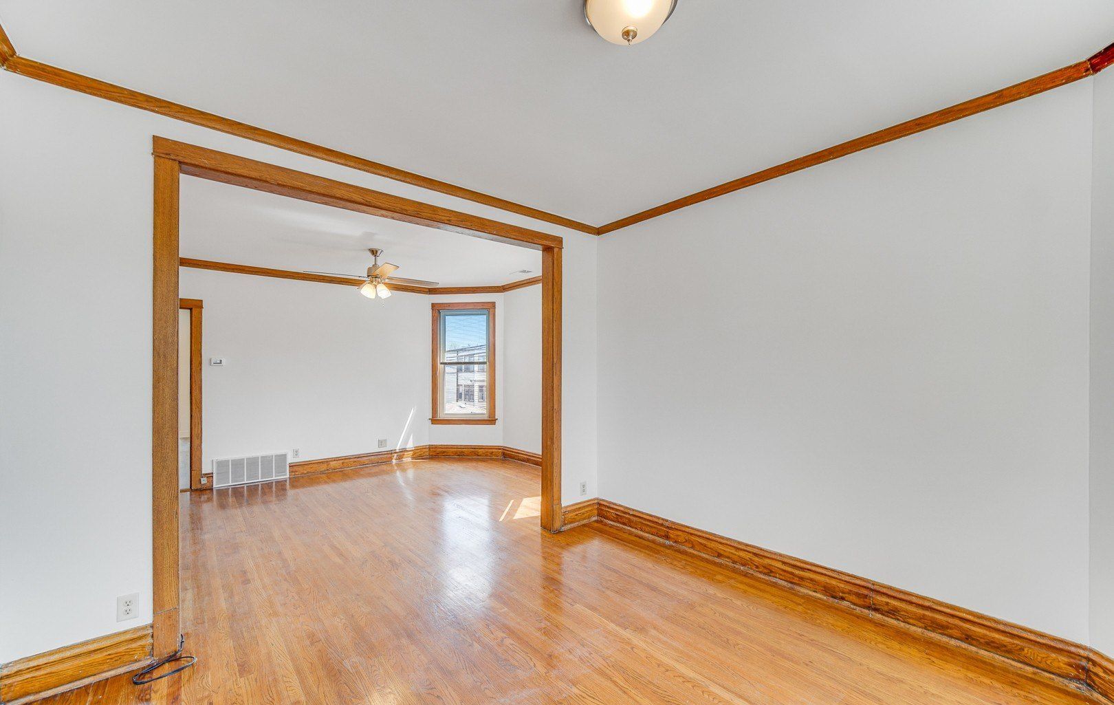 Building Photo - 3615 N Oakley Ave