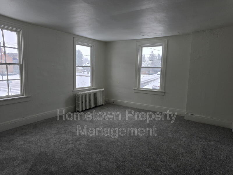 Building Photo - 108 S High St