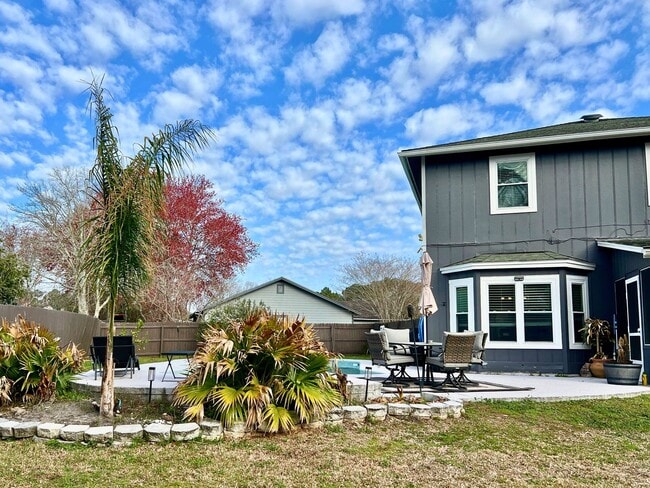 Building Photo - Charming 3-Bedroom Home with Modern Upgrad...