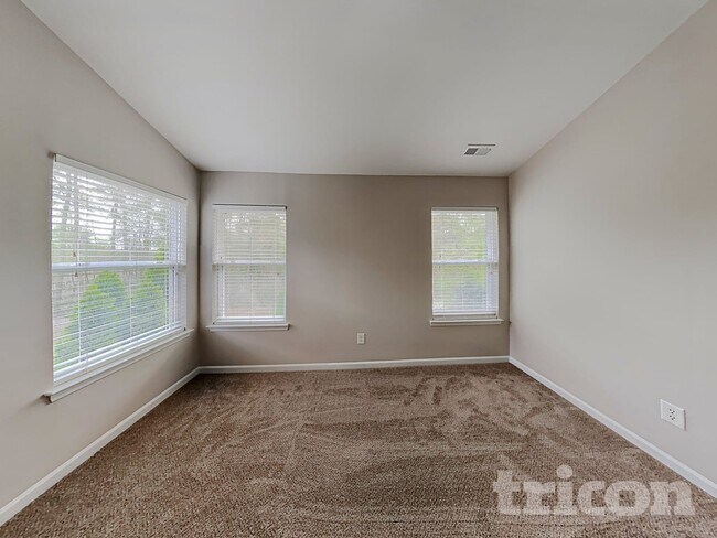 Building Photo - 1413 Eastway Dr