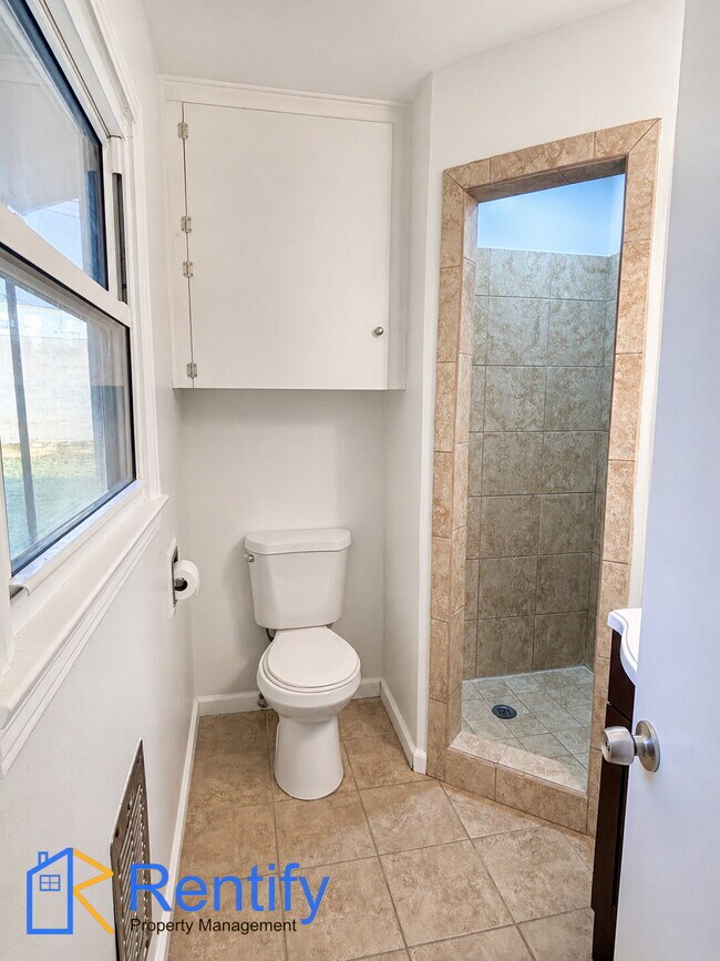 Building Photo - Charming 3bed/2bath Rustic Mid-Century Home