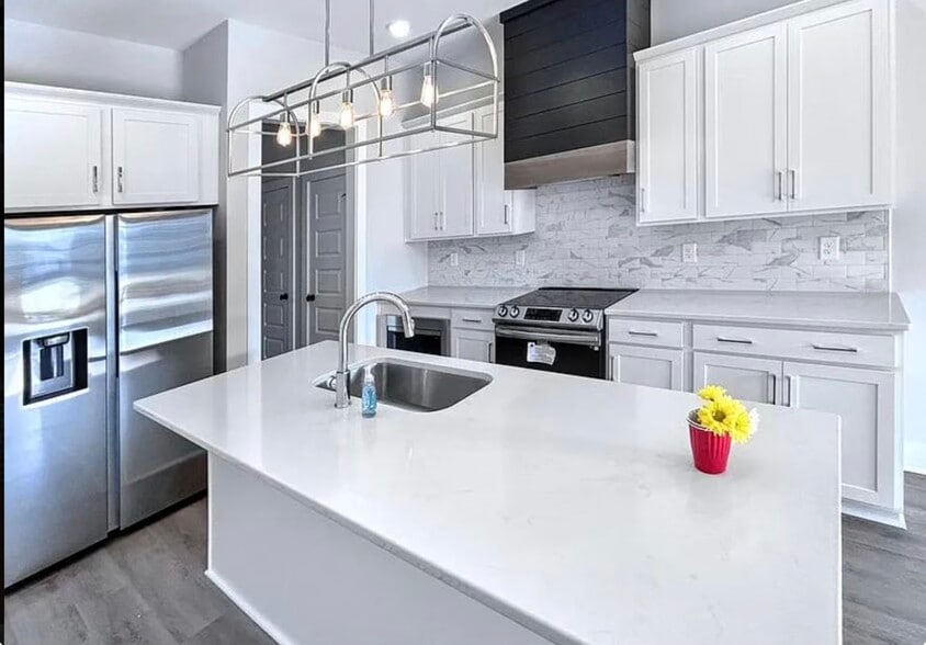 Building Photo - 1200 Windsor Sq