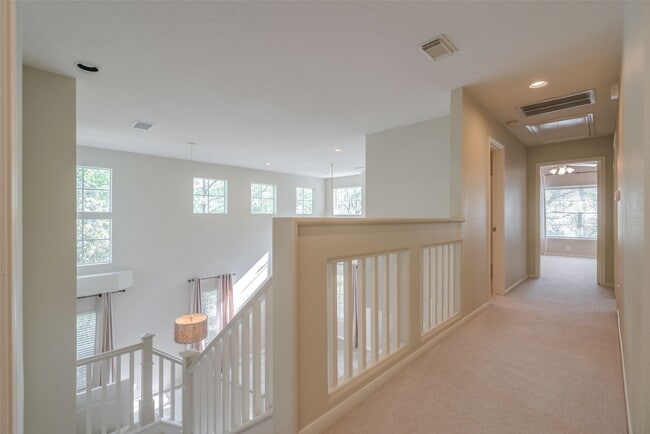 Building Photo - 147 Shelter Rock Ct