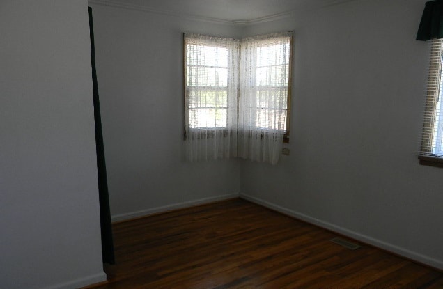 Building Photo - 1124 Edgar St