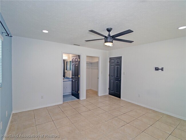 Building Photo - 4409 Wood Ave