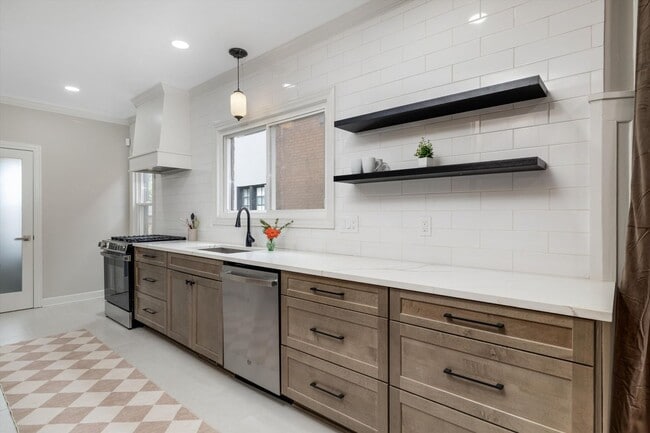 Building Photo - 1456 Virginia Park St