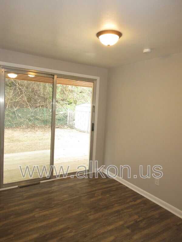 Building Photo - 1097 Roseanne Ave