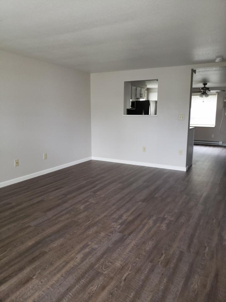 Building Photo - 1135 W South Park Ave