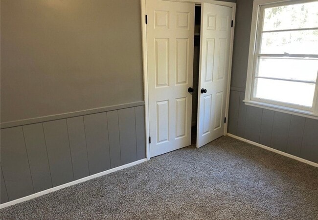 Building Photo - 4 Bedrooms | 2 Bathrooms | Section 8 Friendly