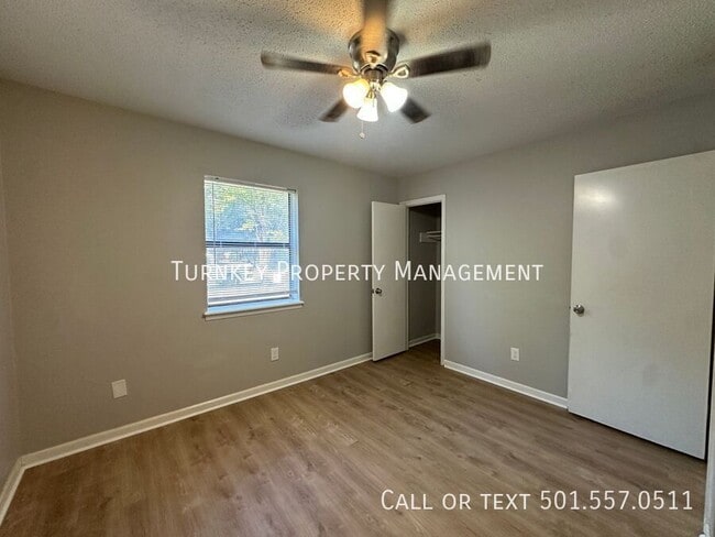 Building Photo - 361 N Oak Ct