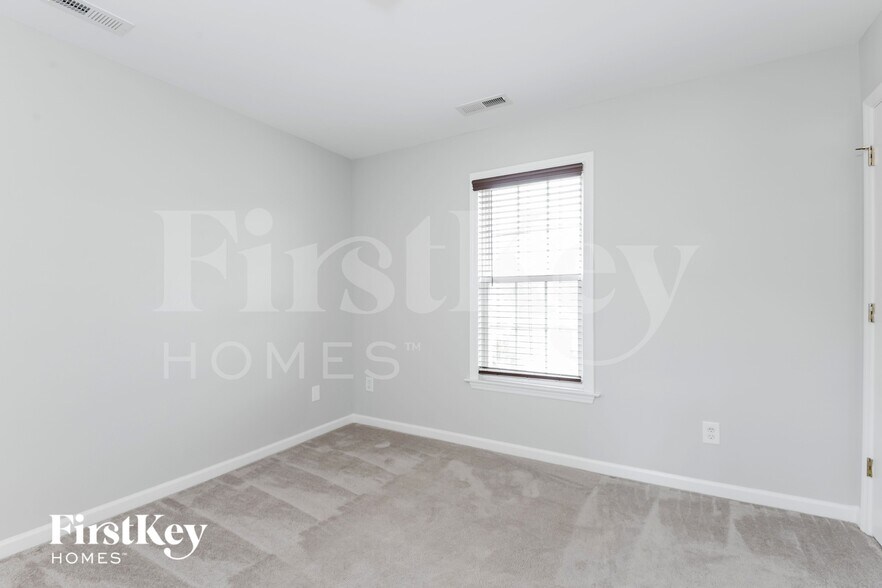 Building Photo - 6698 Knob Hill Ct