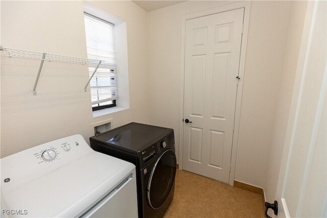 Building Photo - 11660 Meadowrun Cir