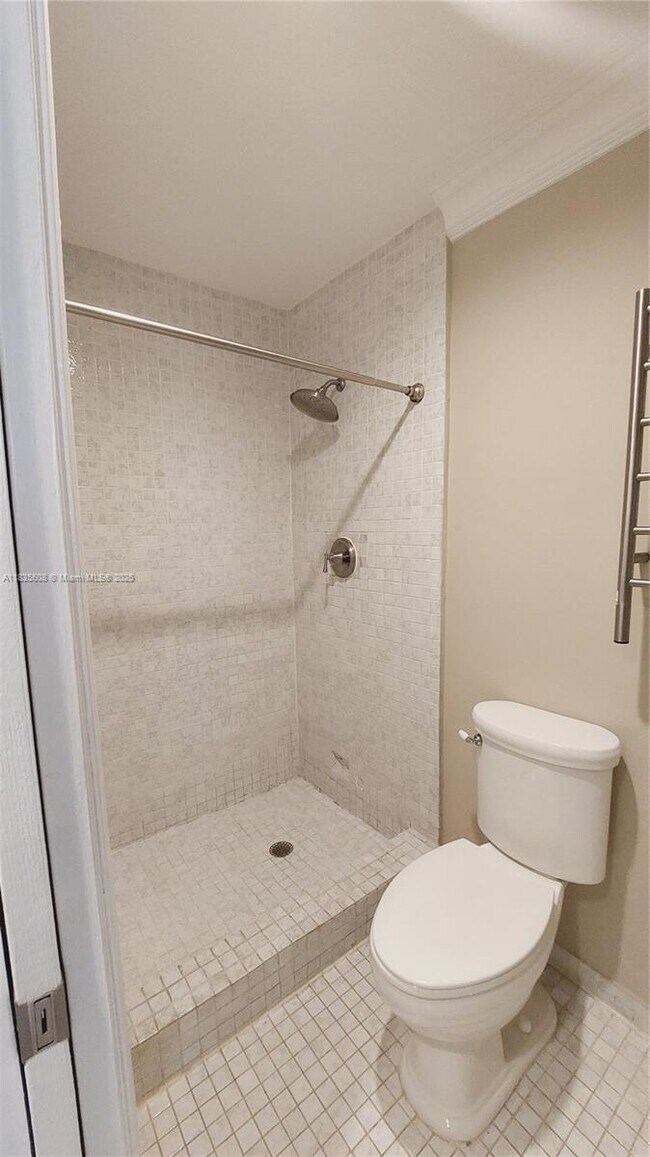 Building Photo - 255 Poinciana Island Dr