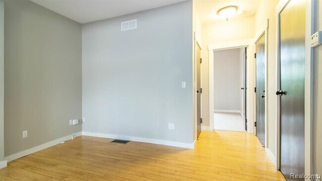 Building Photo - 132 W Willis St