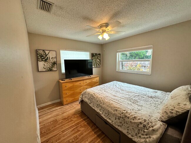 Building Photo - 6528 Country Wood Way