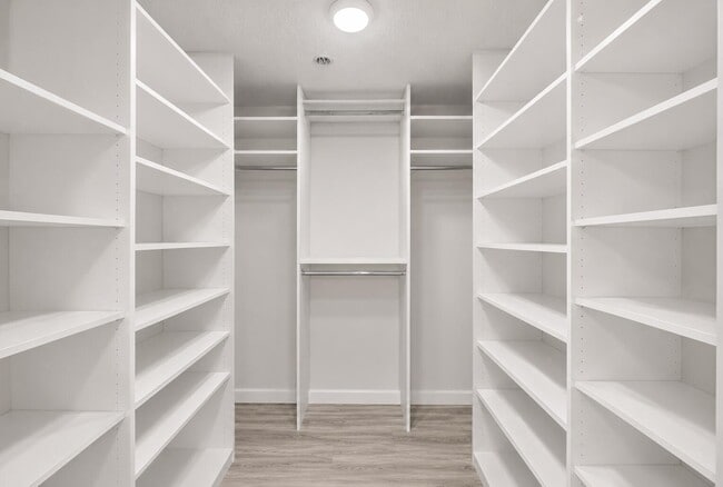 Building Photo - 2900 N Course Dr
