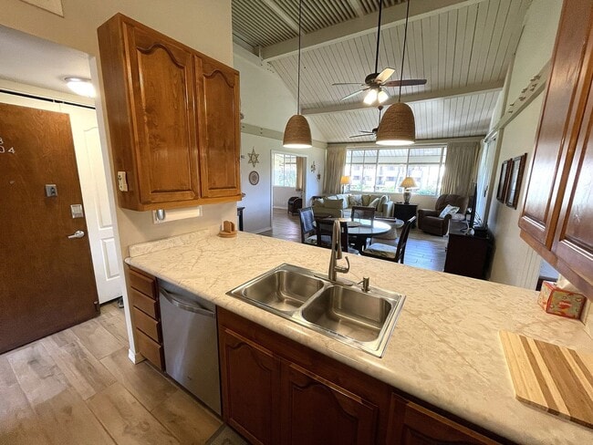 Building Photo - Step into the peaceful and lovingly cared-for 2-bedroom, 2-bath condo in Haleakala Shores — one o...