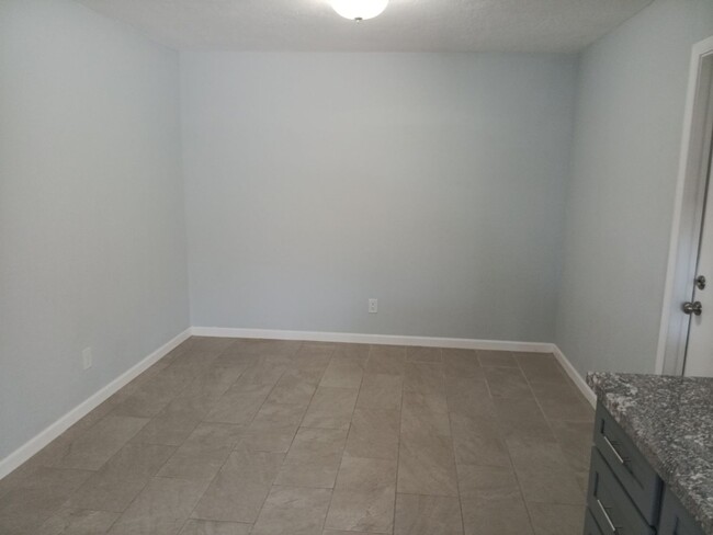 Building Photo - Gorgeous 3-Bedroom 2-Bathroom Home Located...