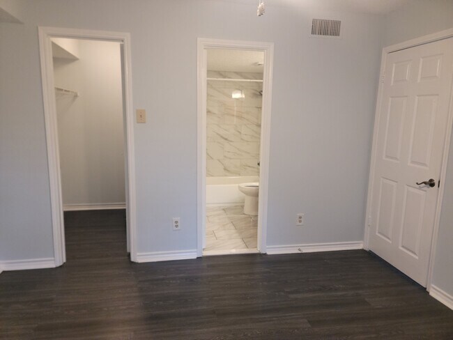 Building Photo - 1524 Lincoln Way