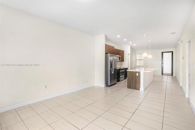 Building Photo - 7865 NW 104th Ave