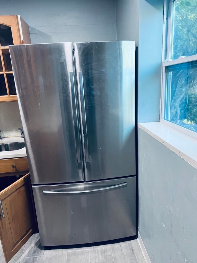 Building Photo - 759 Caroline Ave