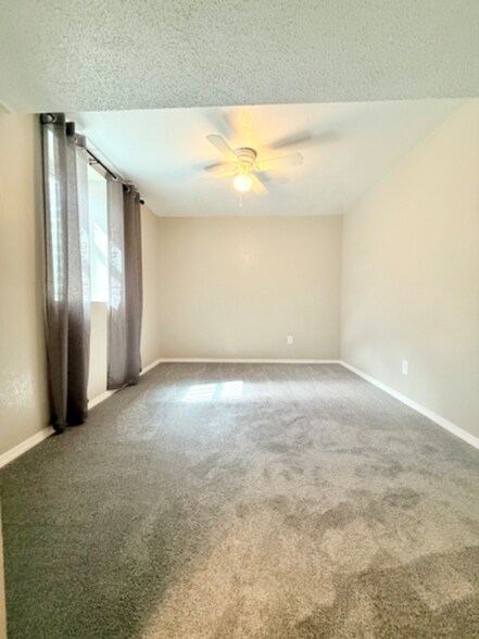 Building Photo - 1601 27th Ave