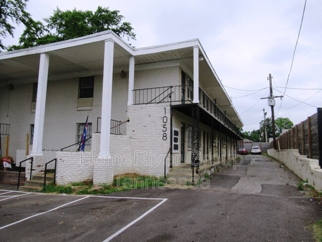 Building Photo - 1058 Poplar Ave